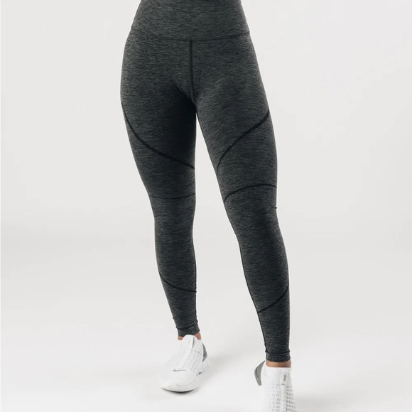 ALPHALETE OG Revival Legging - SM in Powder Grey - Picture 2 of 7
